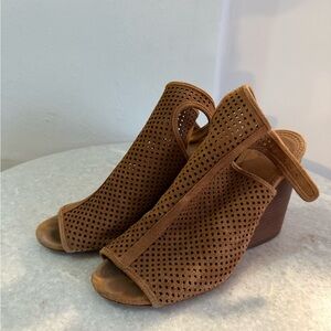 Tory Burch Jesse 100mm Booties - Peep-Toe Natural Suede in Royal Tan (9.5)